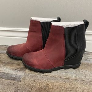 Sorel Joan of Arctic wedge boots 8